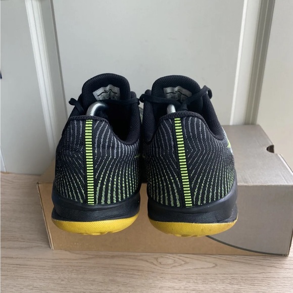 NIKE KB 2016 Kobe Basketball MENTALITY II Shoes VOLT/BLACK - MEN  12 - Picture 2 of 14